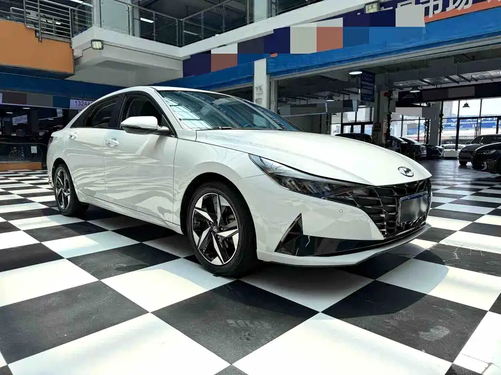 Hyundai Elantra 2022