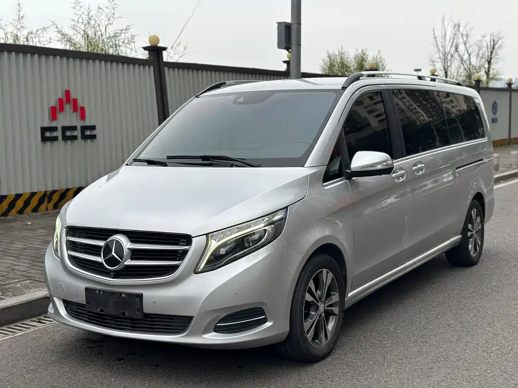 Mercedes-Benz V-Class 2017 — фото 1