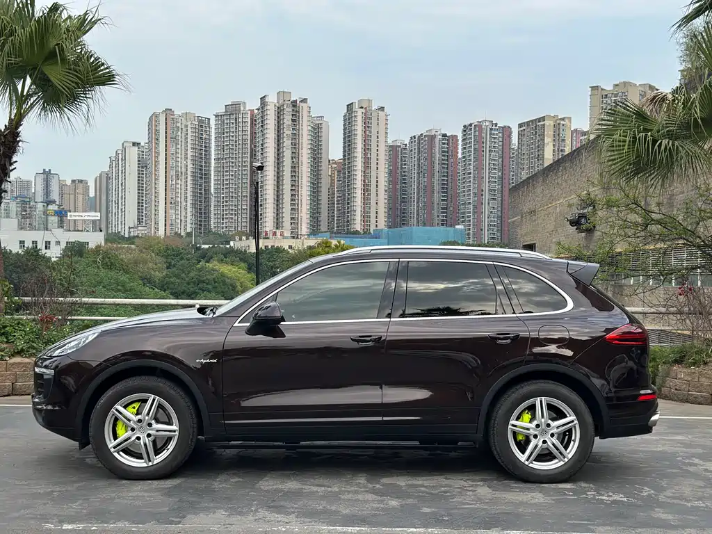 Porsche Cayenne Hybrid 2018 — фото 10
