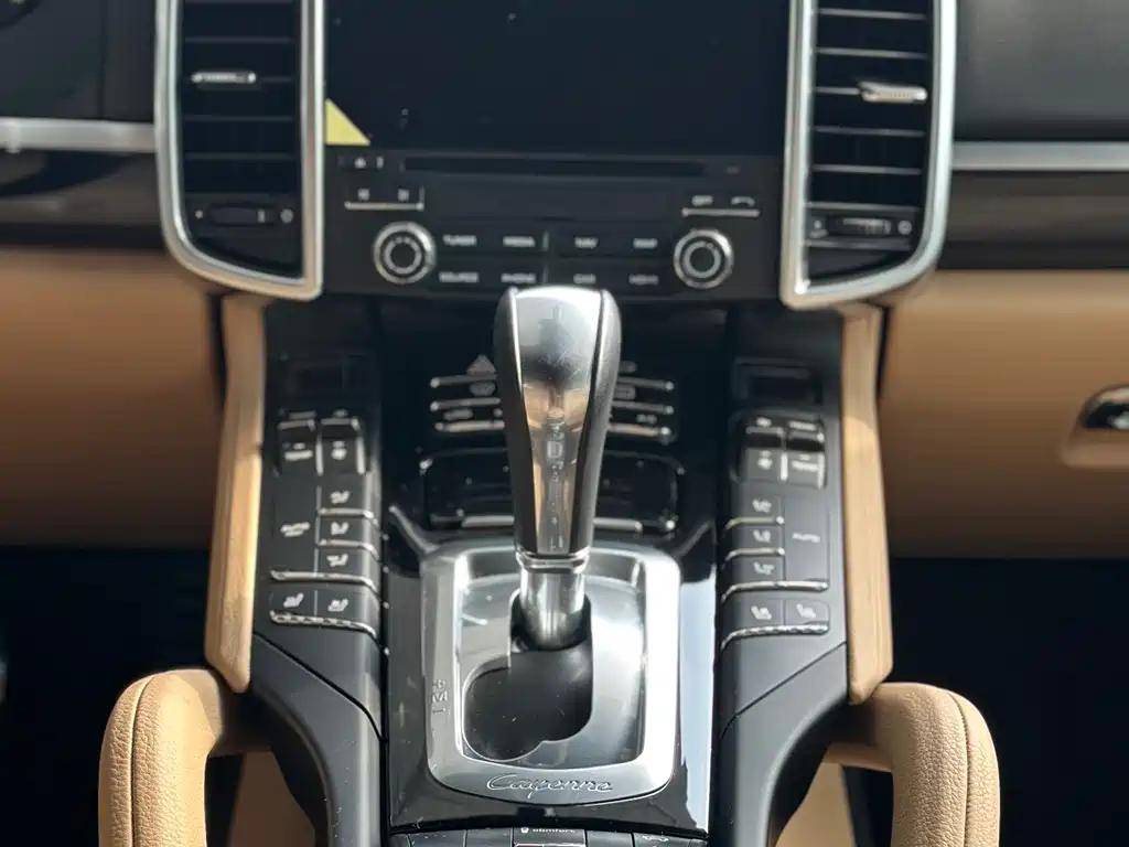 Porsche Cayenne Hybrid 2018 — фото 13