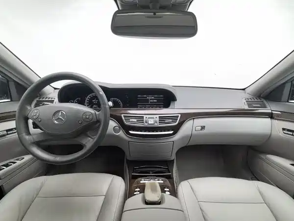 Mercedes-Benz S-Class 2010