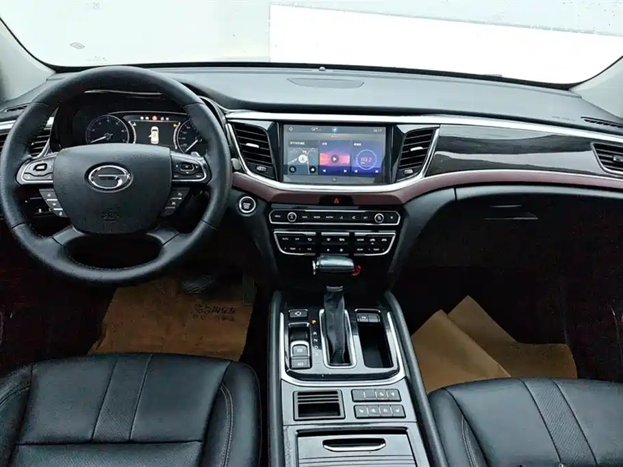 GAC Trumpchi GS8 2018 — фото 12
