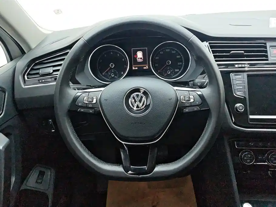 Volkswagen Tiguan L 2017 — фото 14