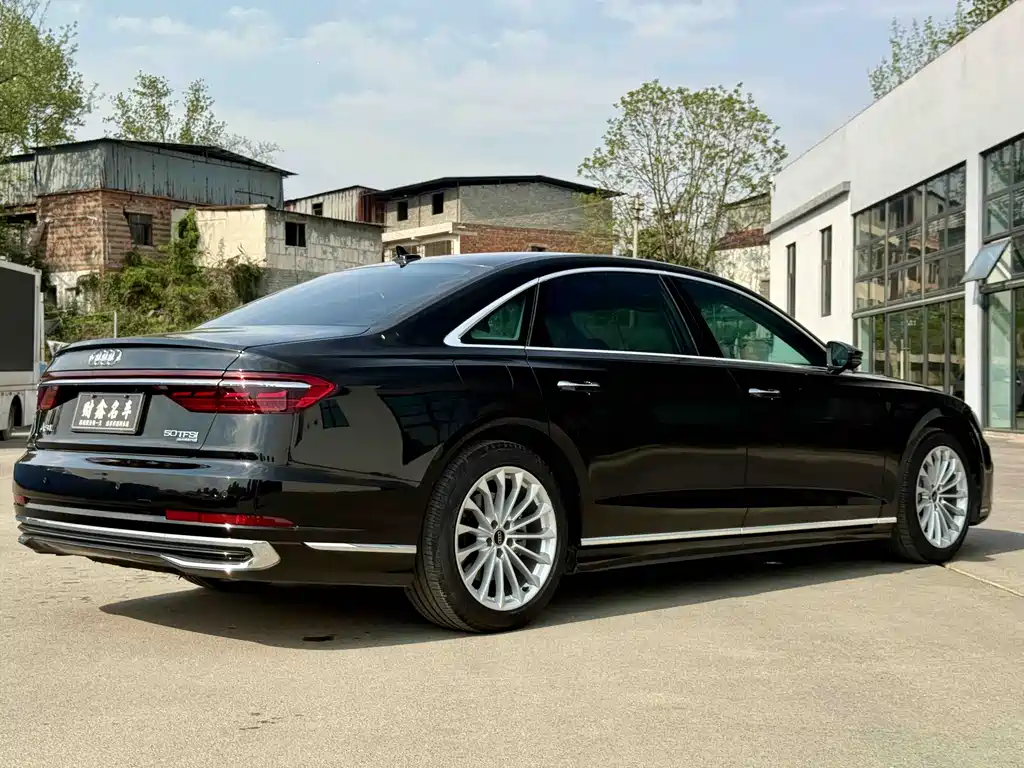 Audi A8 2023 — фото 17