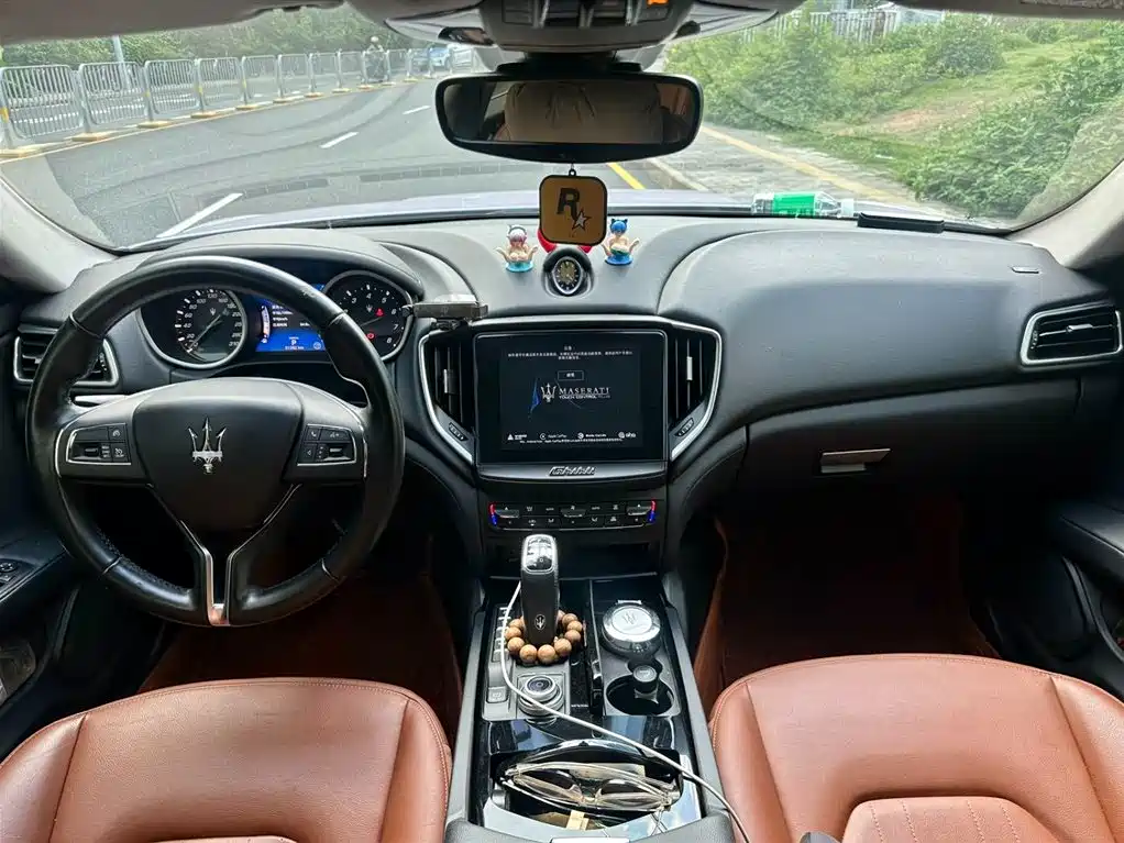 Maserati Ghibli 2020 — фото 11