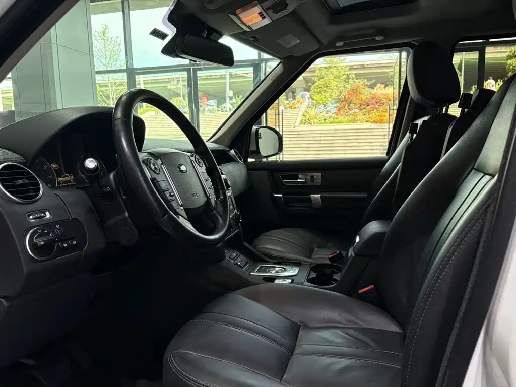 Land Rover Discovery 2017 — фото 10