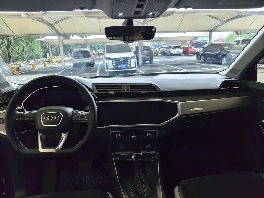 Audi Q3 2023 — фото 16