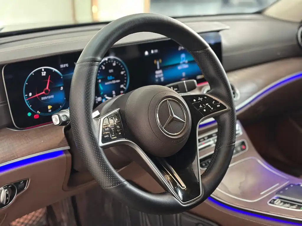 Mercedes-Benz E-Class 2023 — фото 9