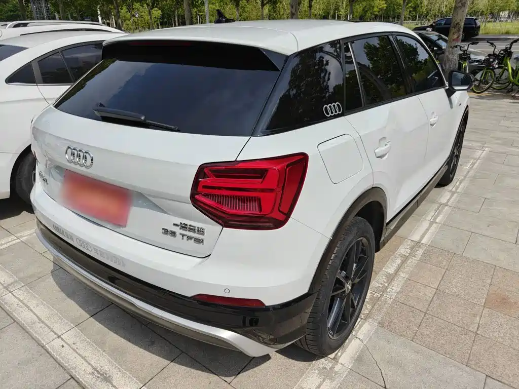 Audi Q2L 2021 — фото 10