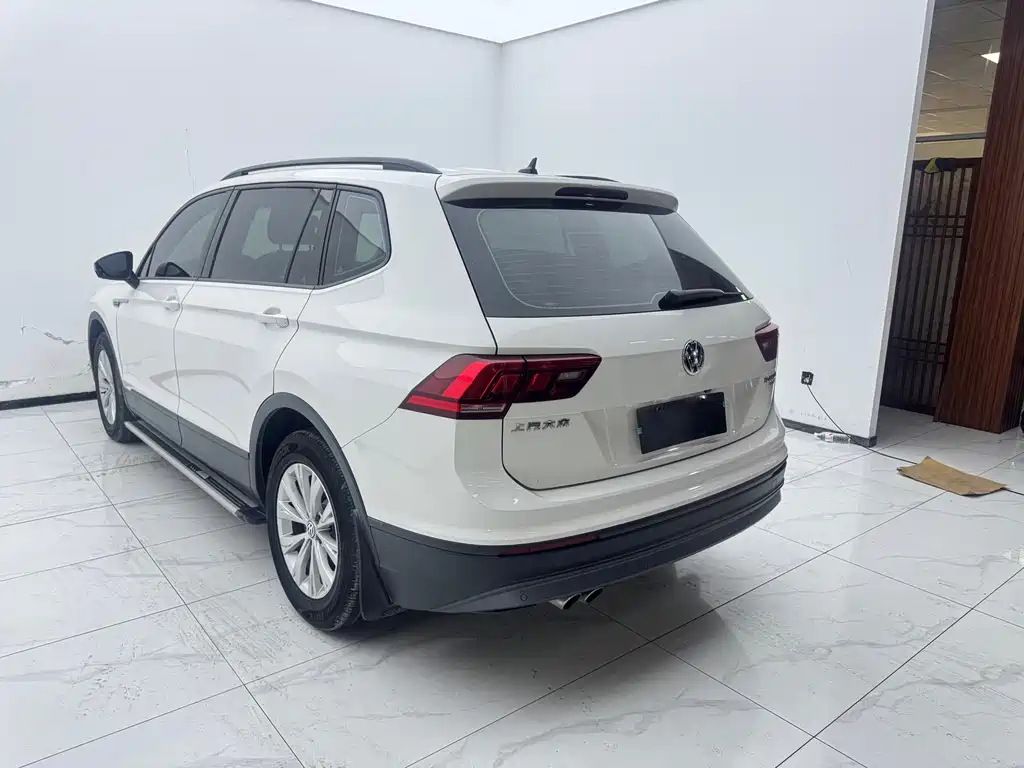 Volkswagen Tiguan L 2018 — фото 10