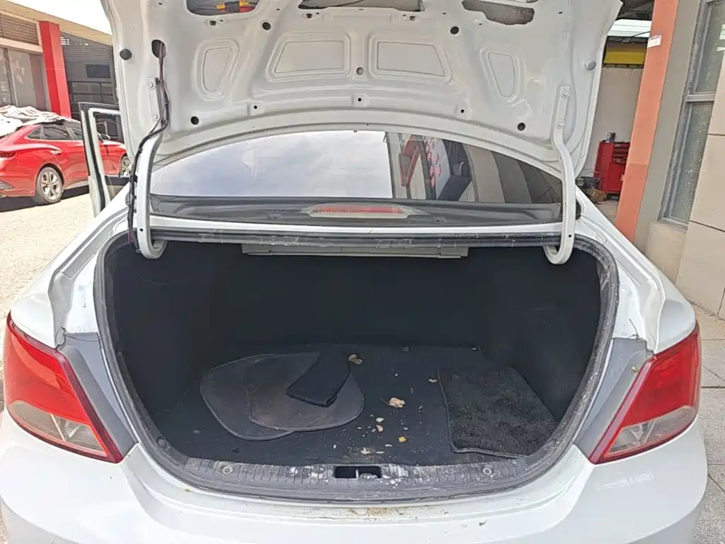 Hyundai Verna 2015 — фото 19