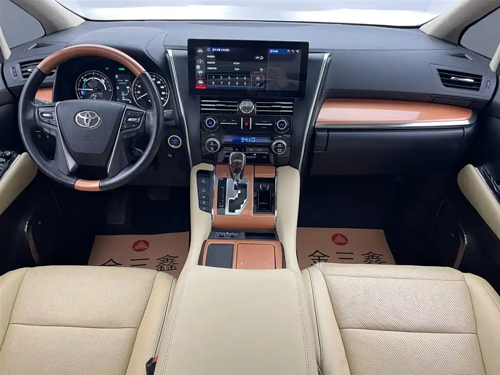 Toyota Alphard 2020 — фото 34