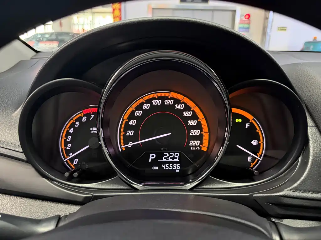 Toyota Yaris L 2022 — фото 10