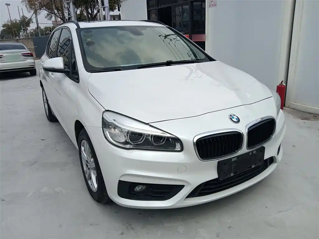 BMW 2 Series Active Tourer 2017 — фото 22
