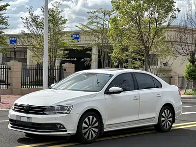 Volkswagen Sagitar 2015
