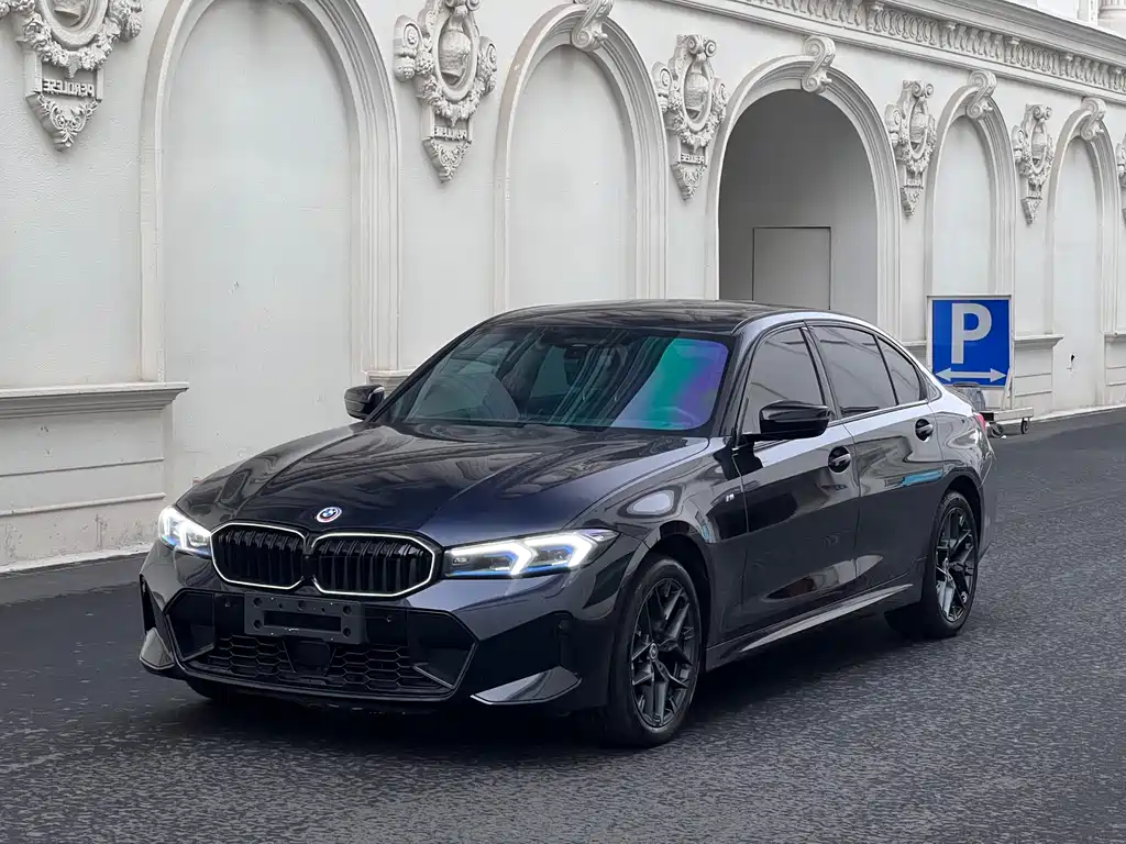 BMW 3 Series 2024 — фото 1