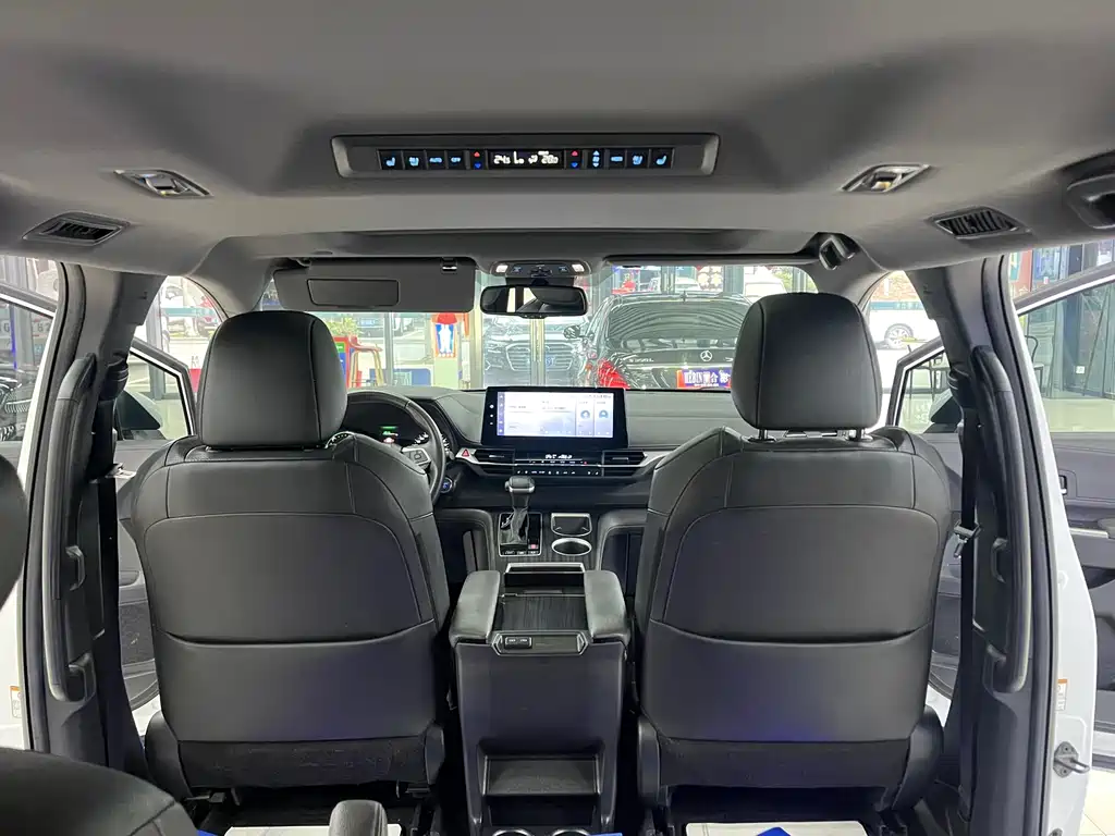 Toyota Sienna 2022 — фото 11