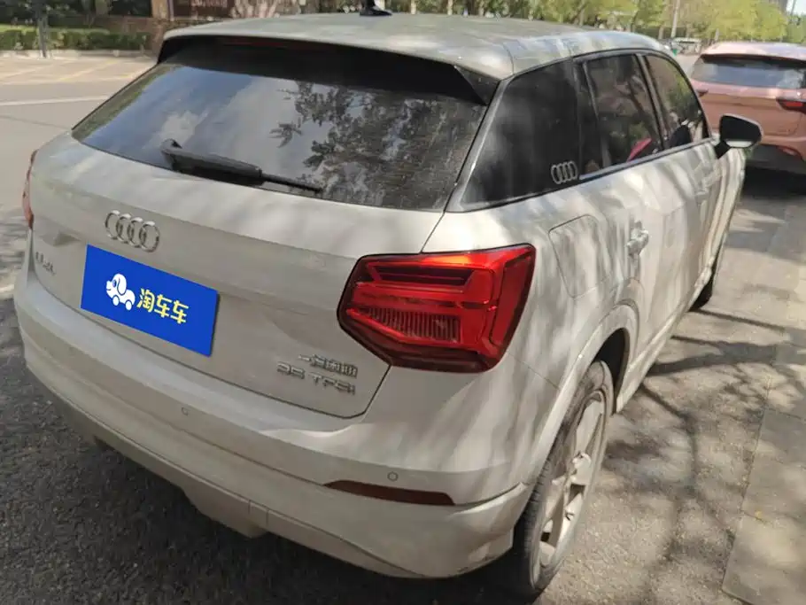 Audi Q2L 2019