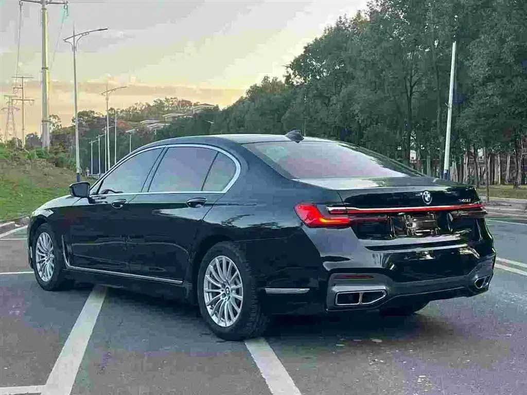 BMW 7 Series 2018 — фото 7