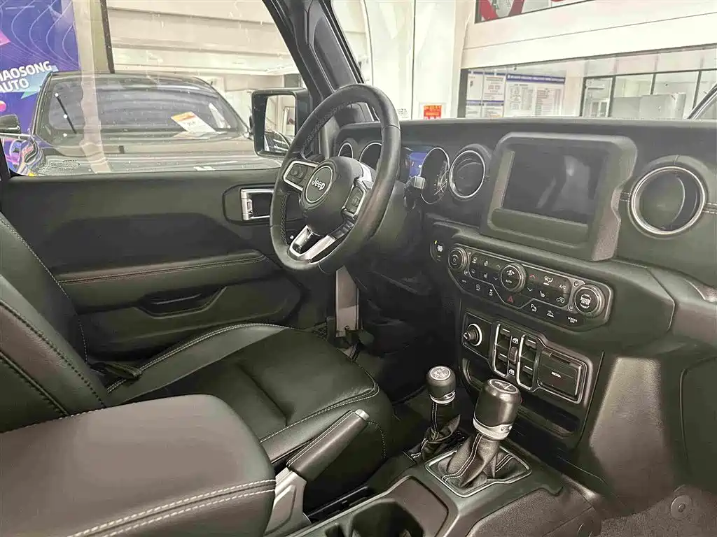 Jeep Wrangler 2020 — фото 20