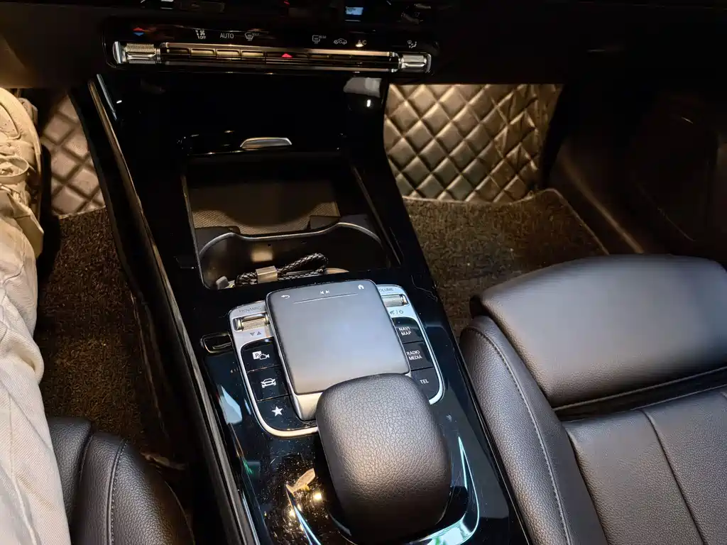 Mercedes-Benz A-Class 2019 — фото 12