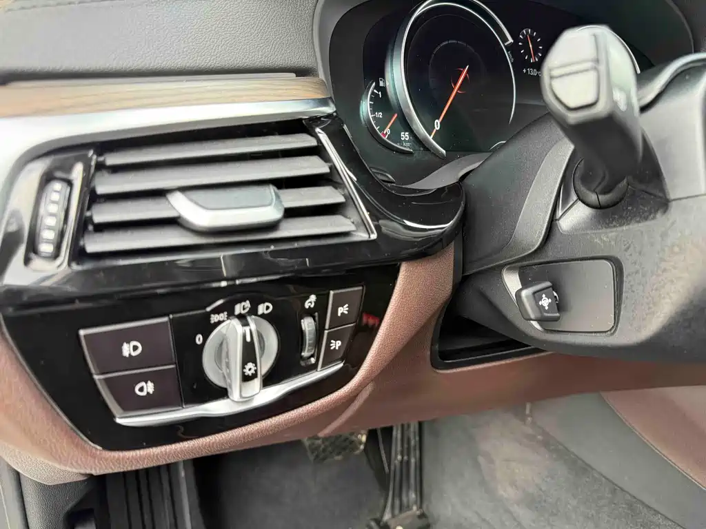 BMW 5 Series 2018 — фото 17