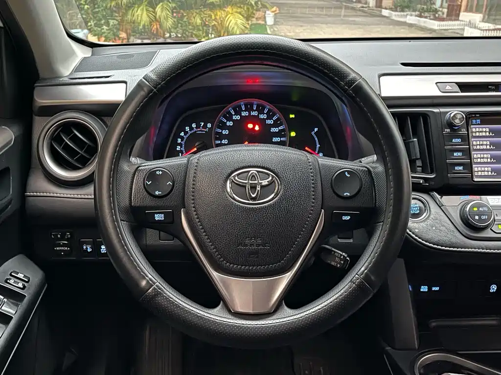 Toyota RAV4 2017 — фото 9