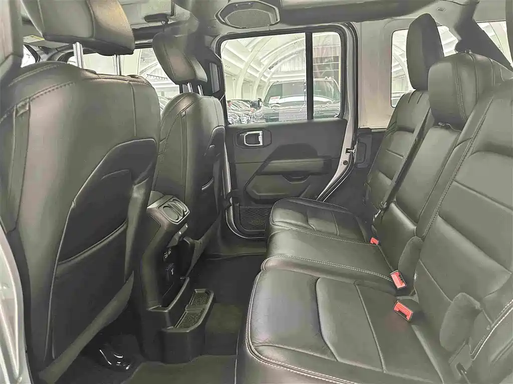 Jeep Wrangler 2020 — фото 12