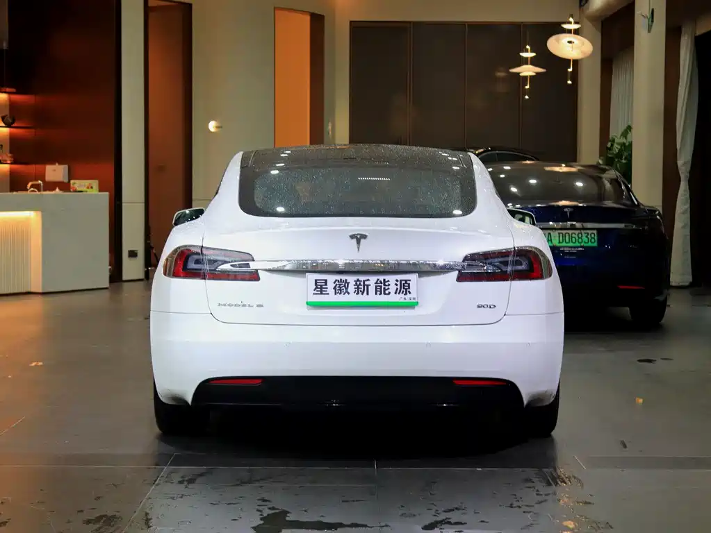 Tesla Model S 2016 — фото 16