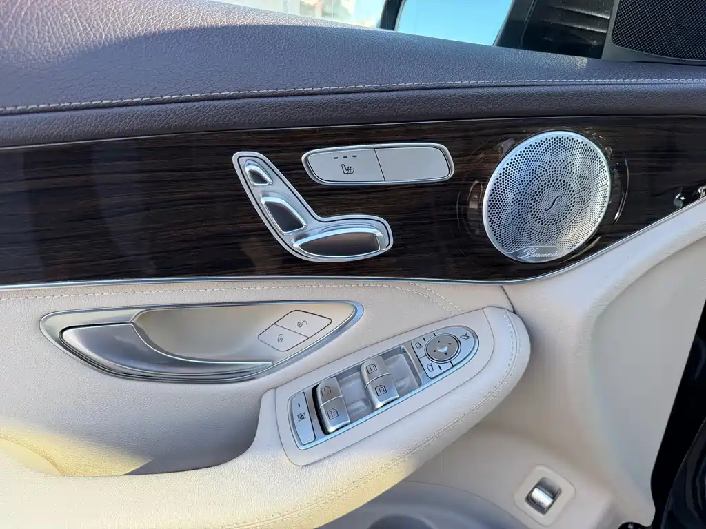 Mercedes-Benz GLC 2018 — фото 11