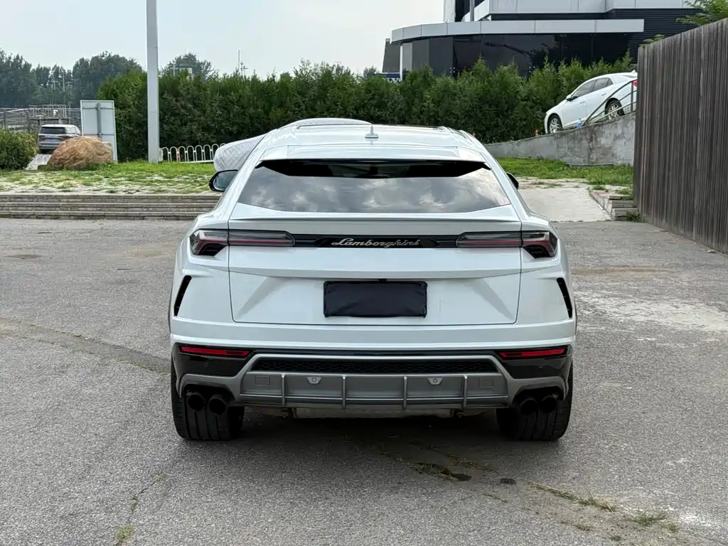 Lamborghini Urus 2019 — фото 10