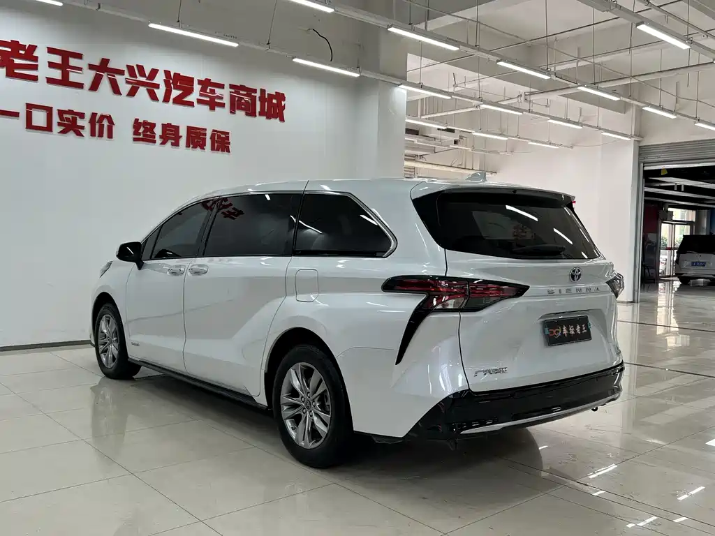 Toyota Sienna 2023 — фото 9