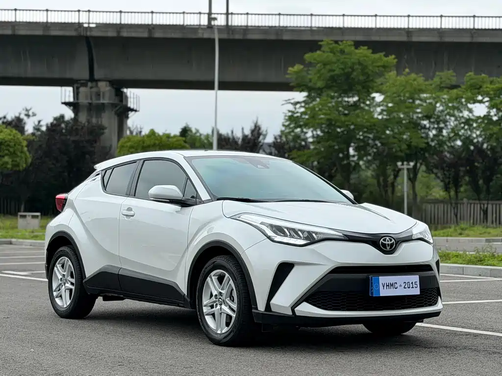 Toyota C-HR 2023 — фото 3