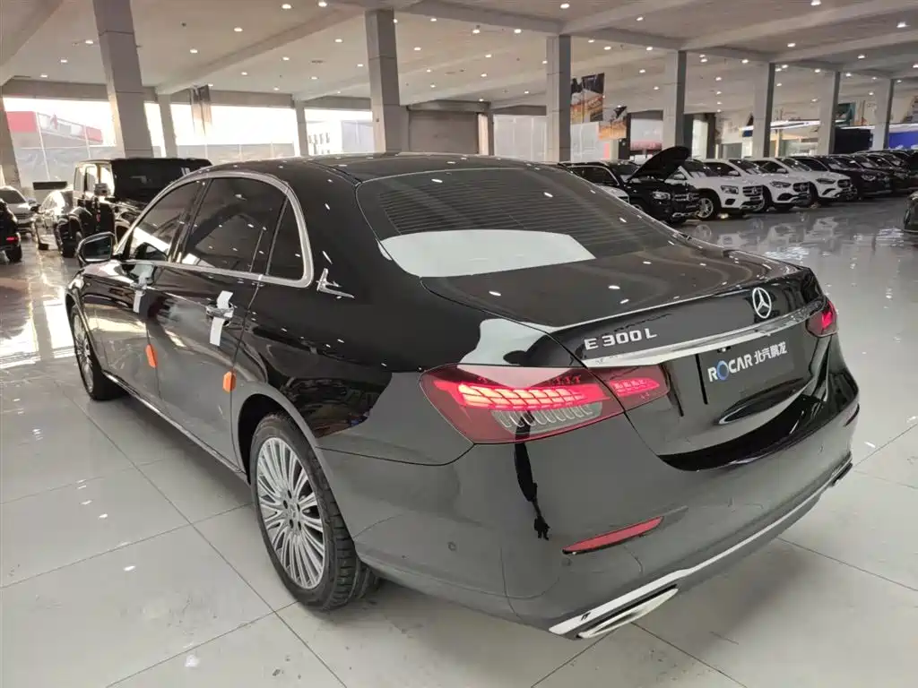 Mercedes-Benz E-Class 2023 — фото 29