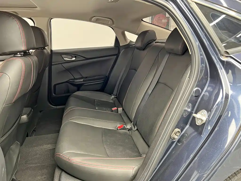 Honda Civic 2018 — фото 12