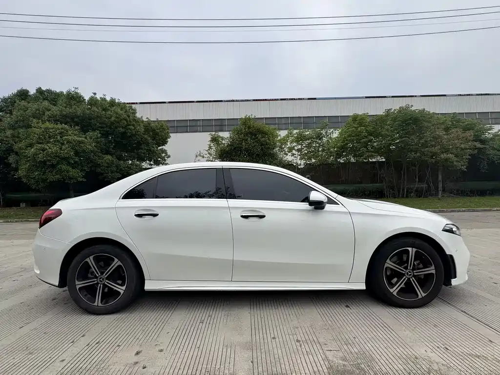 Mercedes-Benz A-Class 2023 — фото 16