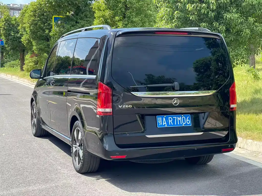 Mercedes-Benz V-Class 2022 — фото 6