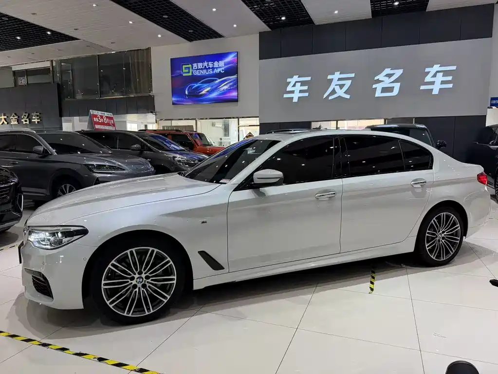 BMW 5 Series 2018 — фото 3