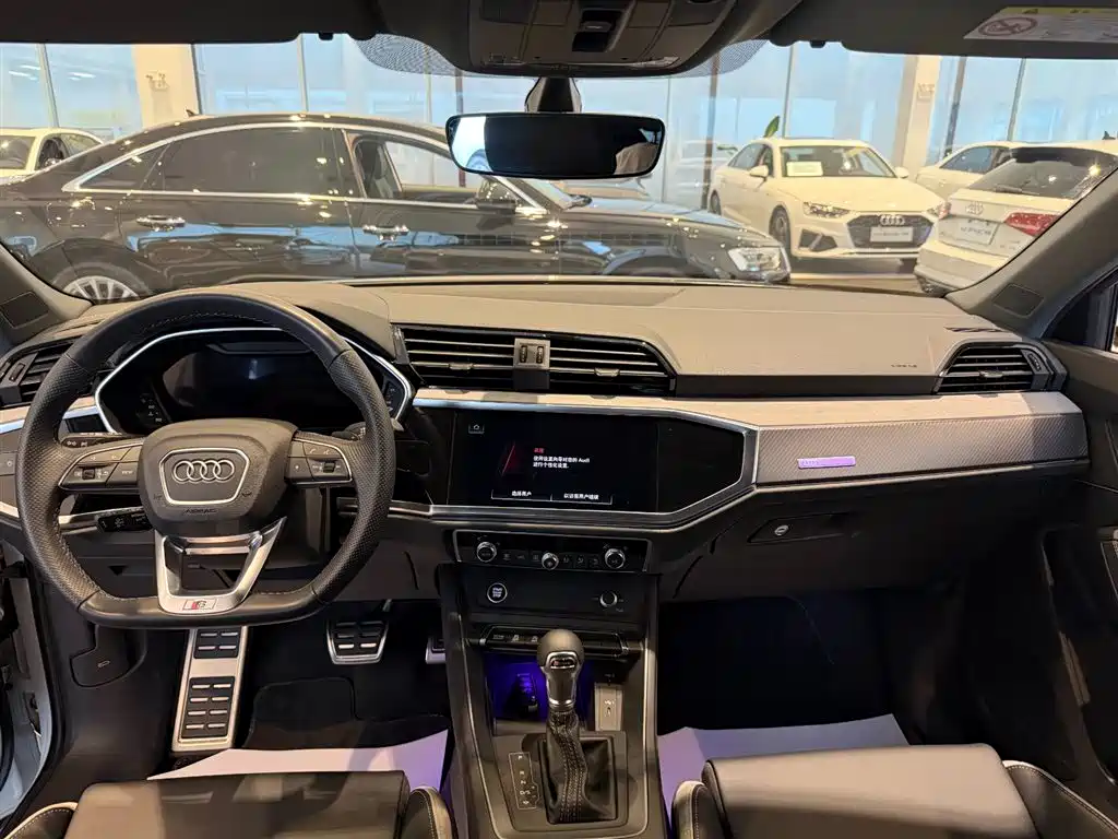 Audi Q3 Sportback 2025 — фото 9