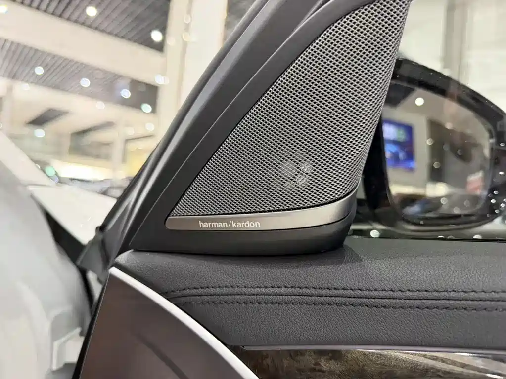BMW 5 Series 2018 — фото 13