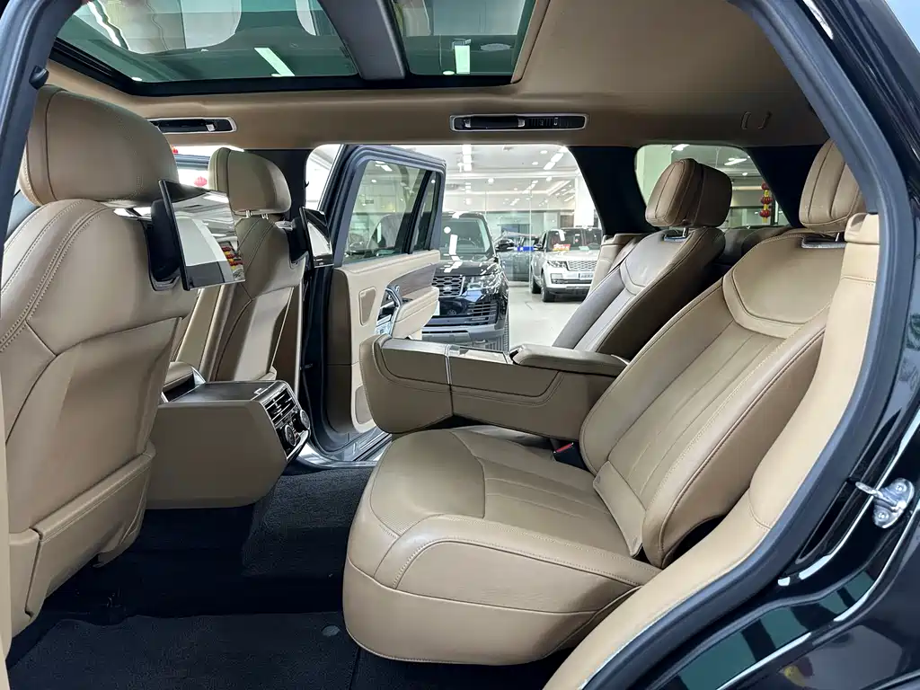 Land Rover Range Rover 2024 — фото 18