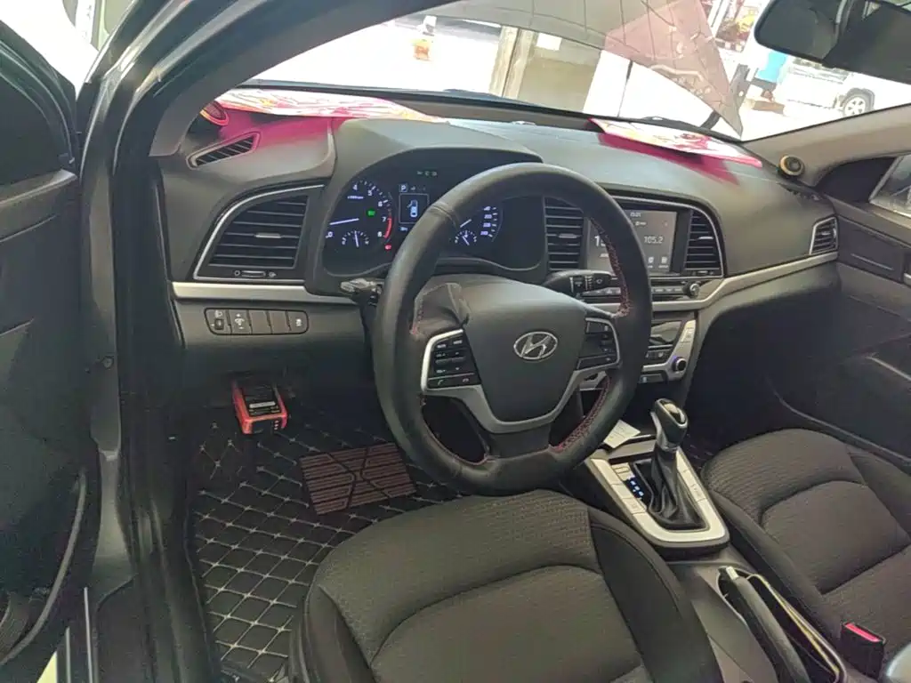 Hyundai Elantra 2019 — фото 10