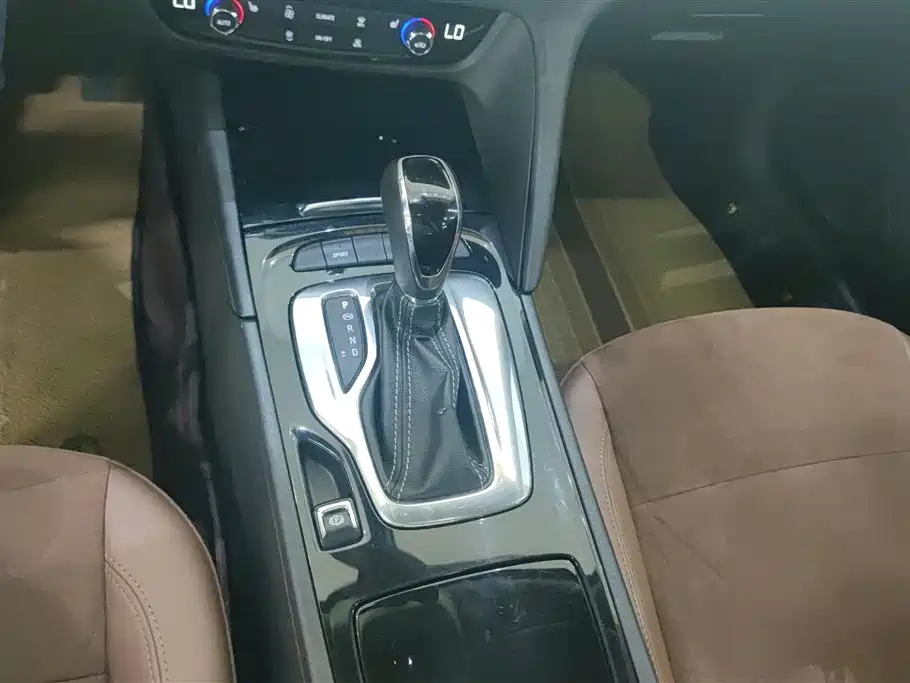Buick Regal 2018 — фото 16