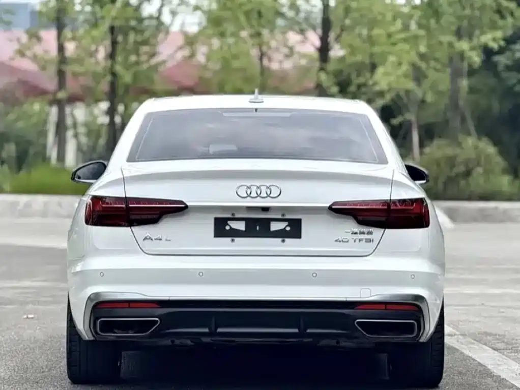 Audi A4L 2022 — фото 11