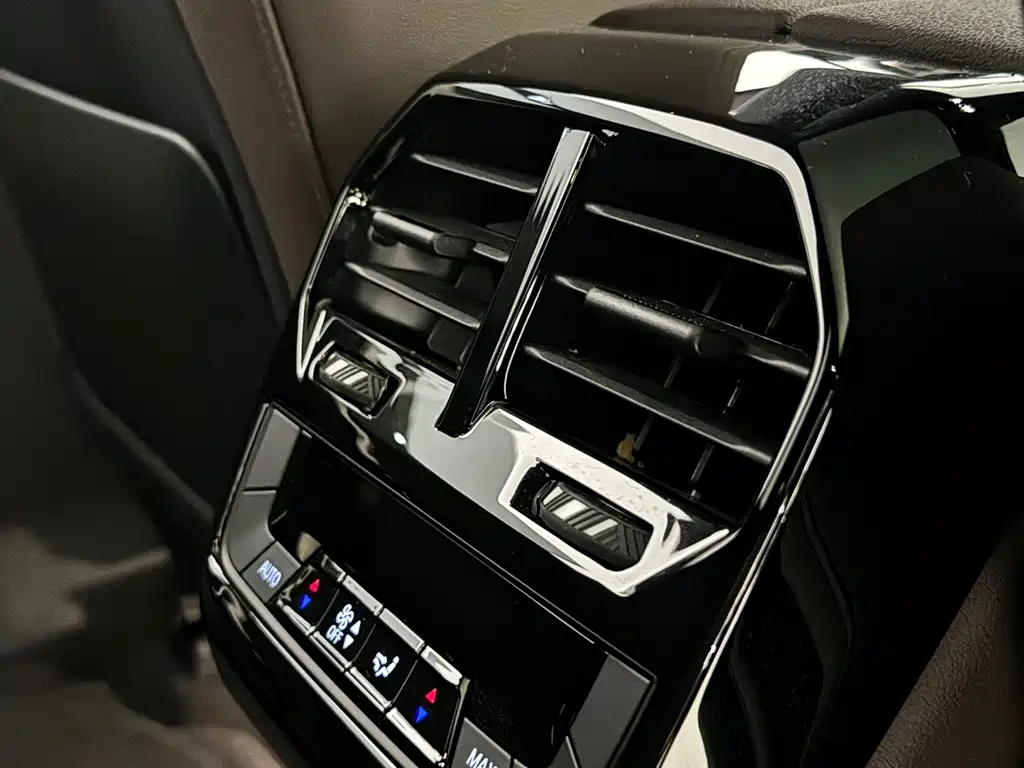 BMW iX 2025 — фото 15