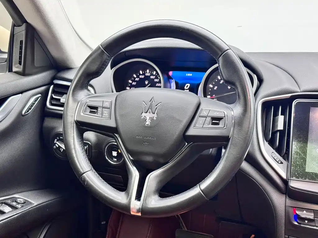 Maserati Ghibli 2017 — фото 19