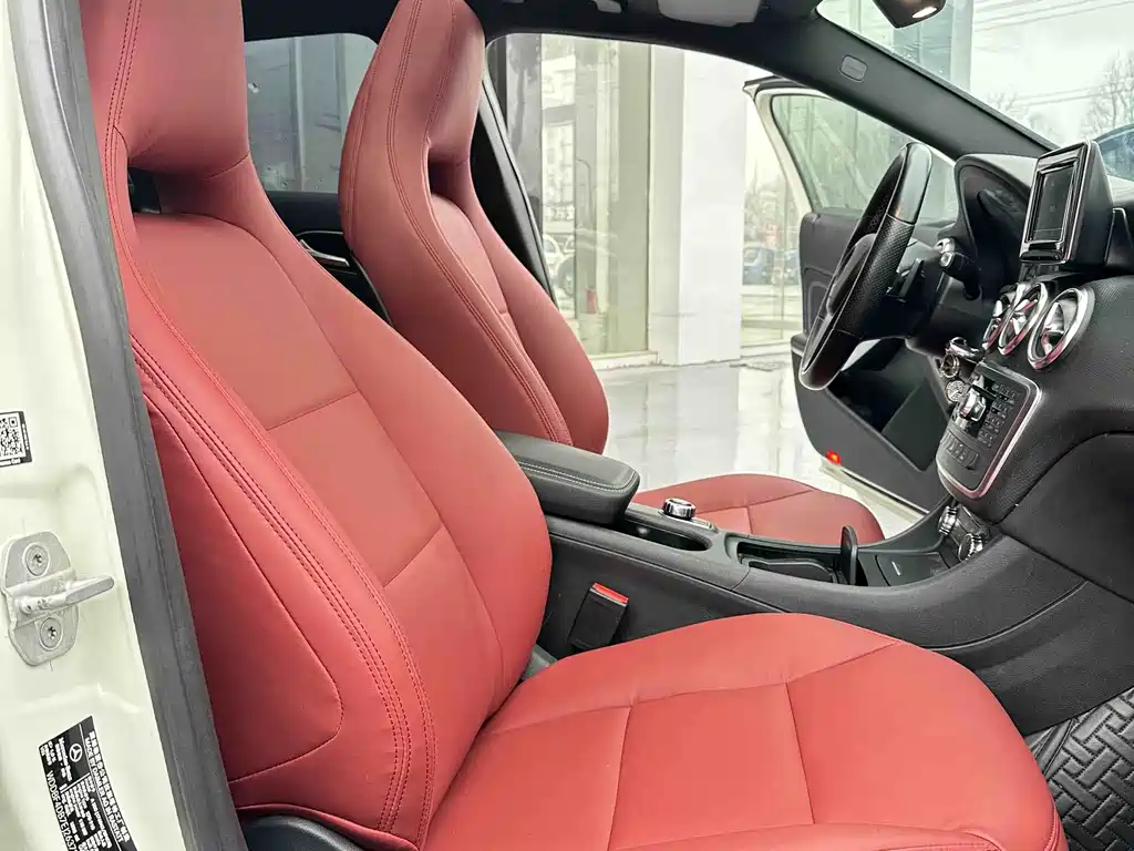 Mercedes-Benz A-Class 2014 — фото 11