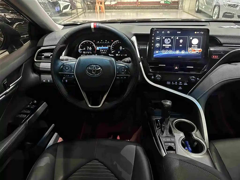 Toyota Camry 2022 — фото 6