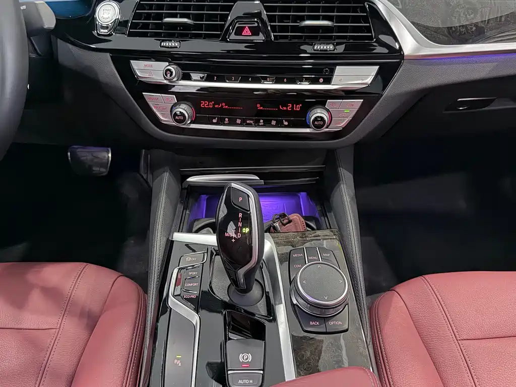 BMW 5 Series 2019 — фото 9