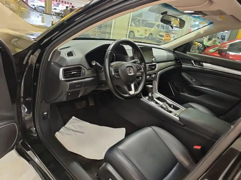 Honda Accord 2019 — фото 16